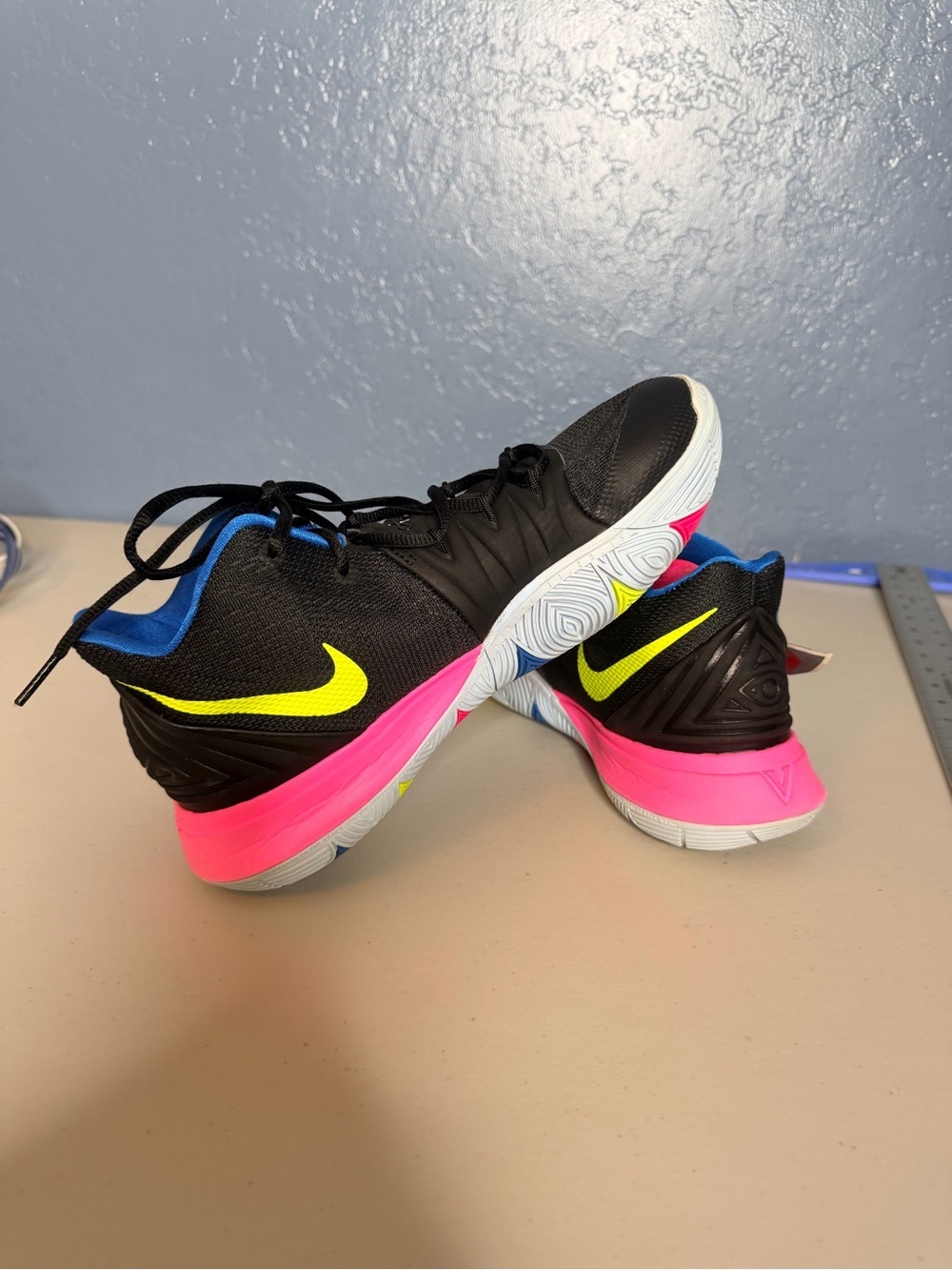 Nike Kyrie 5 sneakers Just Do It 2019 AO2918-003 black with neon accents 7.5